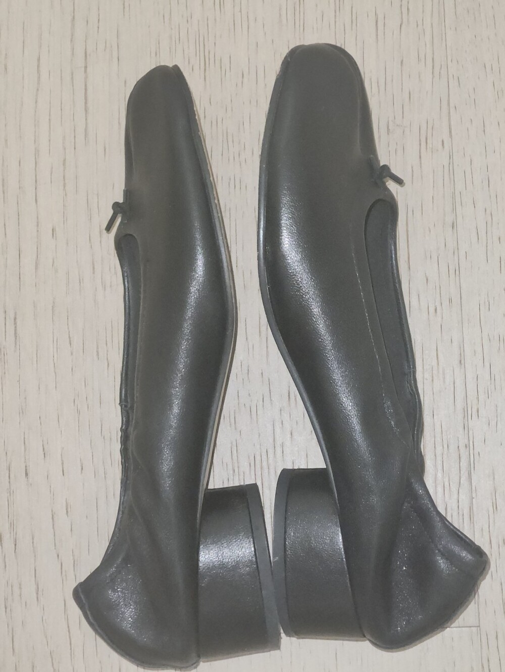 Steve Madden Black Split-Toe (Tabi) Low Heels - Picture 3 of 4